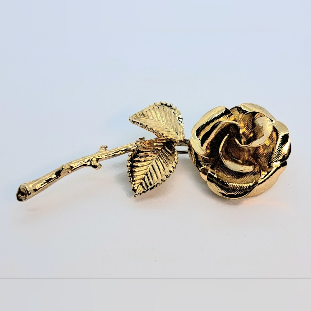 Elegant Gold Rose Brooch